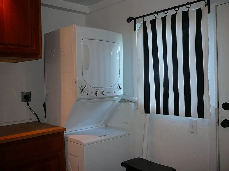 Crestview Ter — Photo 37
