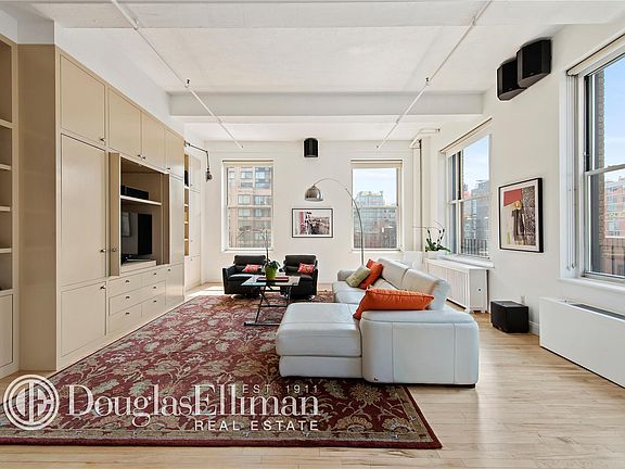 3rd image of 205 W 19th St APT 6F