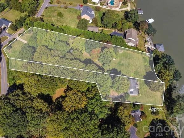 14 Sand Bar Dr, Taylorsville, NC 28681