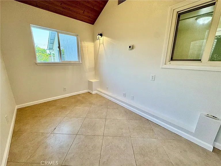 18572 Avolinda Dr — Photo 44