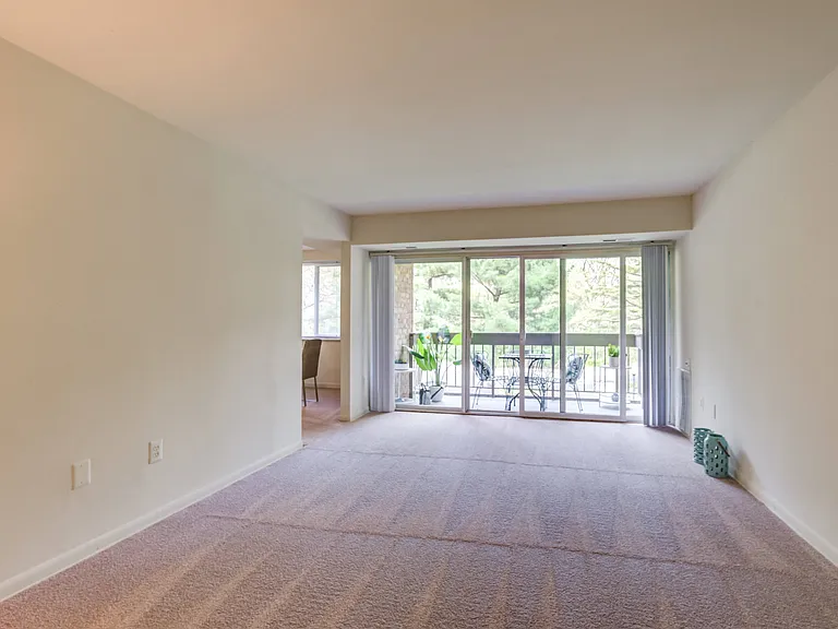 Fairway Apartments — Photo 16