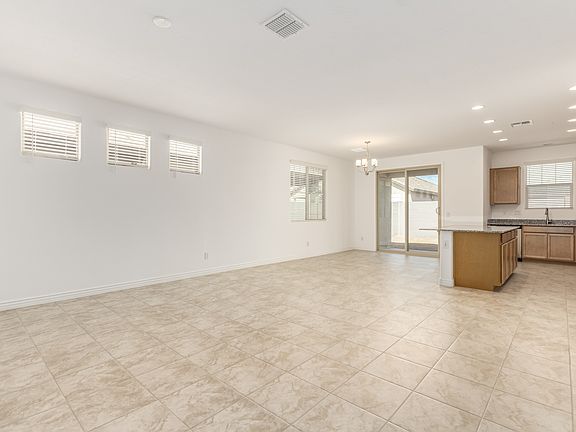 3rd image of 10162 W Amelia Ave