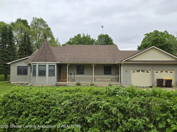 226 E Washington St, Maple Rapids, MI 48853