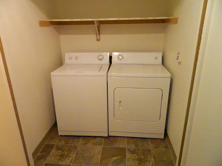 Creekside Villa Apartments — Photo 7