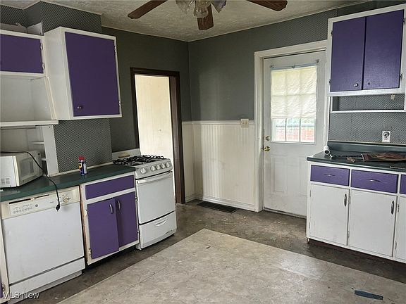 4th image of 32 Wood Ave