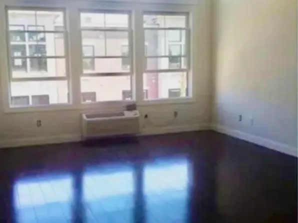 240 Walker Street 3C image 4 of 5