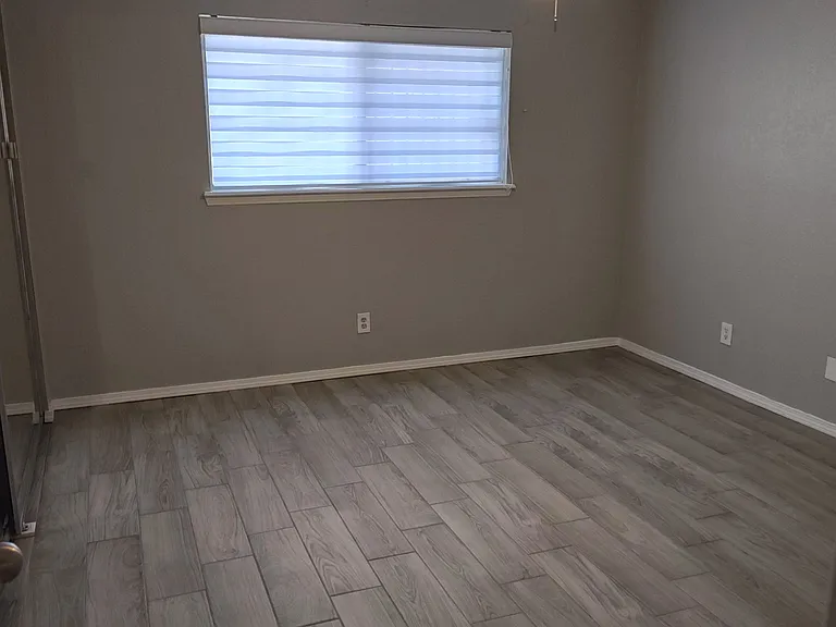 2420 Lake Michigan Dr — Photo 8