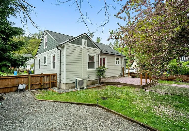 1346 NW Couch St — Photo 2