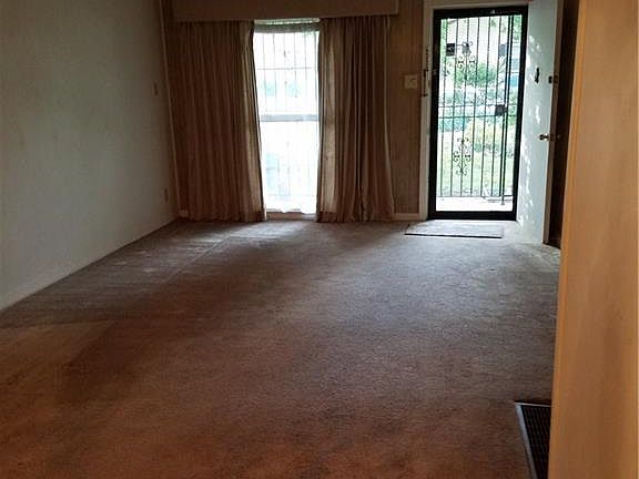 3rd image of 1426 Mentor Ave