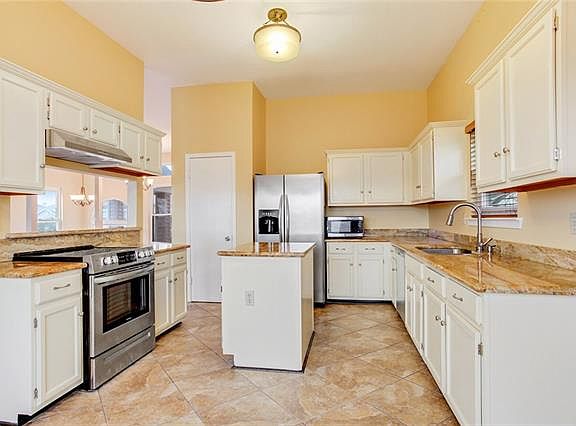 5th image of 260 Southwood Dr
