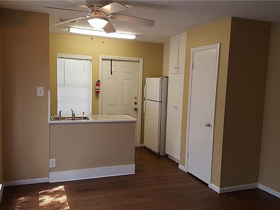 4th image of 5832 S Alameda St APT A