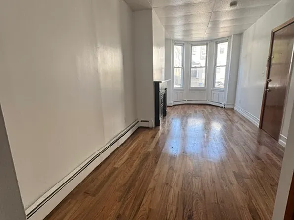 271 Griffith St APT 1r, Jersey City, NJ 07307