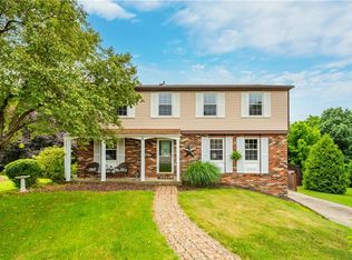 225 Inverness Dr, Coraopolis, PA 15108