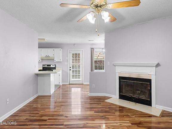 3rd image of 1037 Blinken St