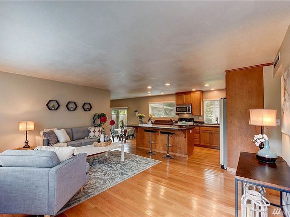 Entry leads to a nice open floor plan