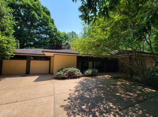 909 NW Chateaugay Rd, Knoxville, TN 37923