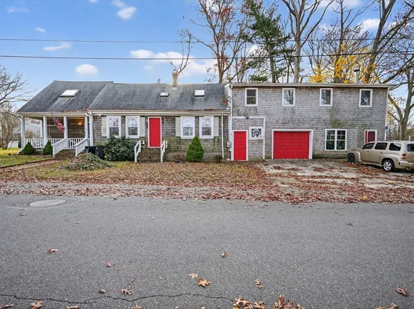 40 Golf St, Dartmouth, MA 02747