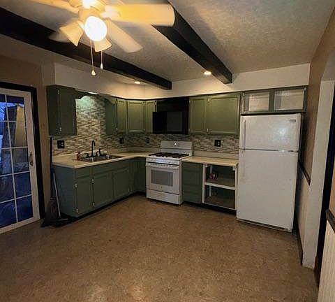 5th image of 572 Crestwood Dr