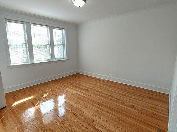 3rd image of 4808 W Barry Ave APT 2E