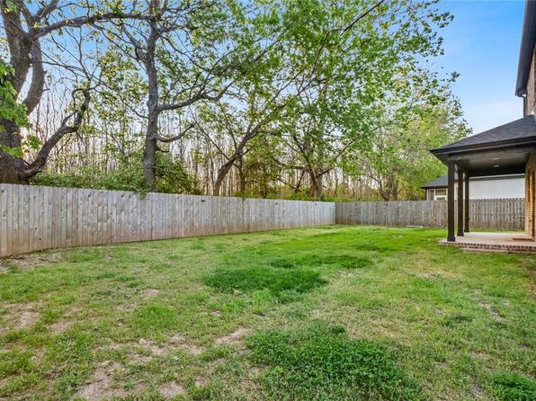 2801 N Whistle Post Dr, Fayetteville, AR 72704