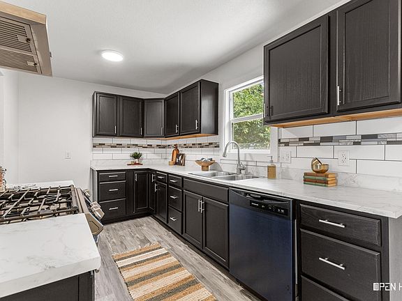 3rd image of 106 Carolyn Ln