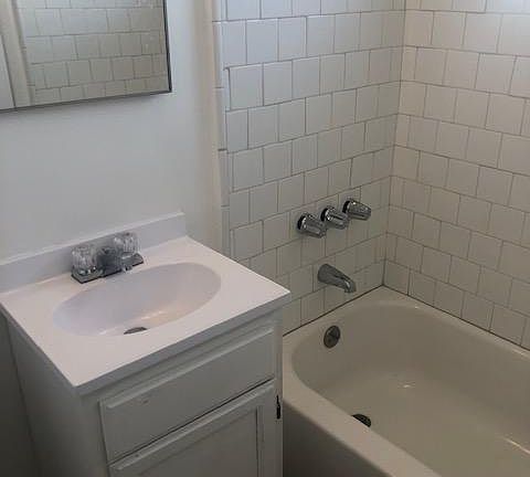 3rd image of 938 1/2 Hollins St