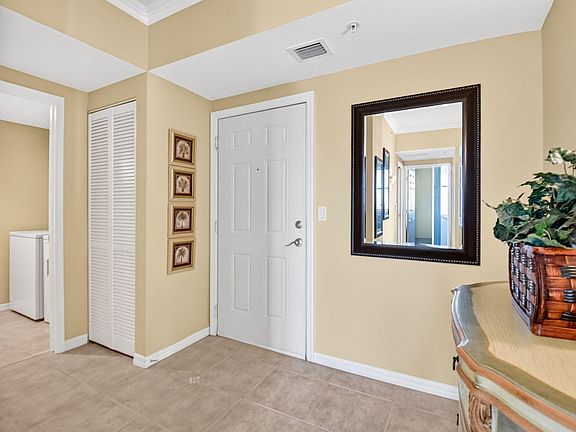3rd image of 625 Casa Loma Boulevard #1002