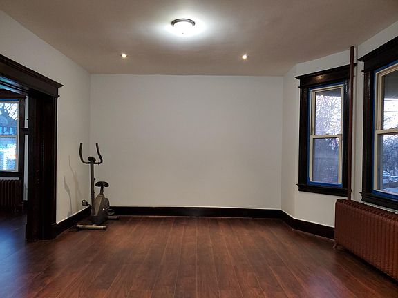 3rd image of 126 Hamilton Ave