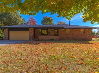 2804 Hendrix Dr, Bloomington, IL 61704