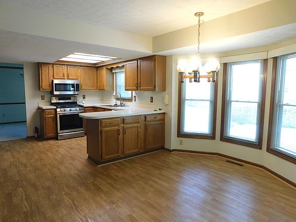 5th image of 10240 Fairfax Dr