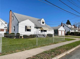 2471 Ramona St, East Meadow, NY 11554