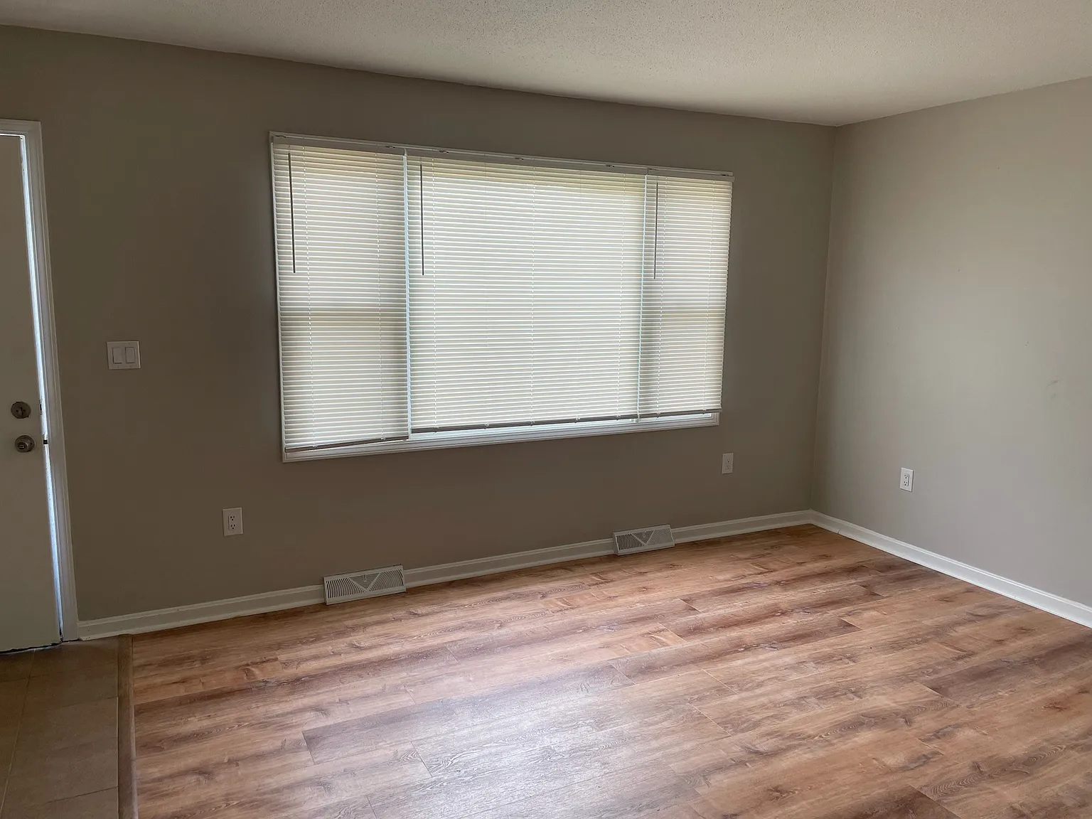 2 bed, 1.0 bath, 789 sqft, $950 — Photo 4