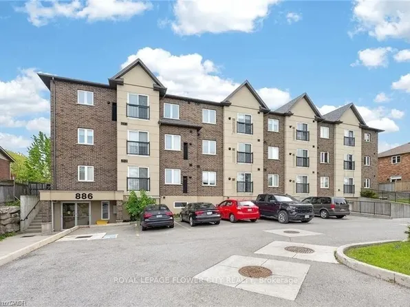 886 Golf Links Rd #204, Hamilton, ON L9K 1J8