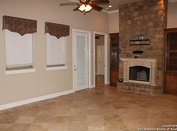 4th image of 28866 Country Dr