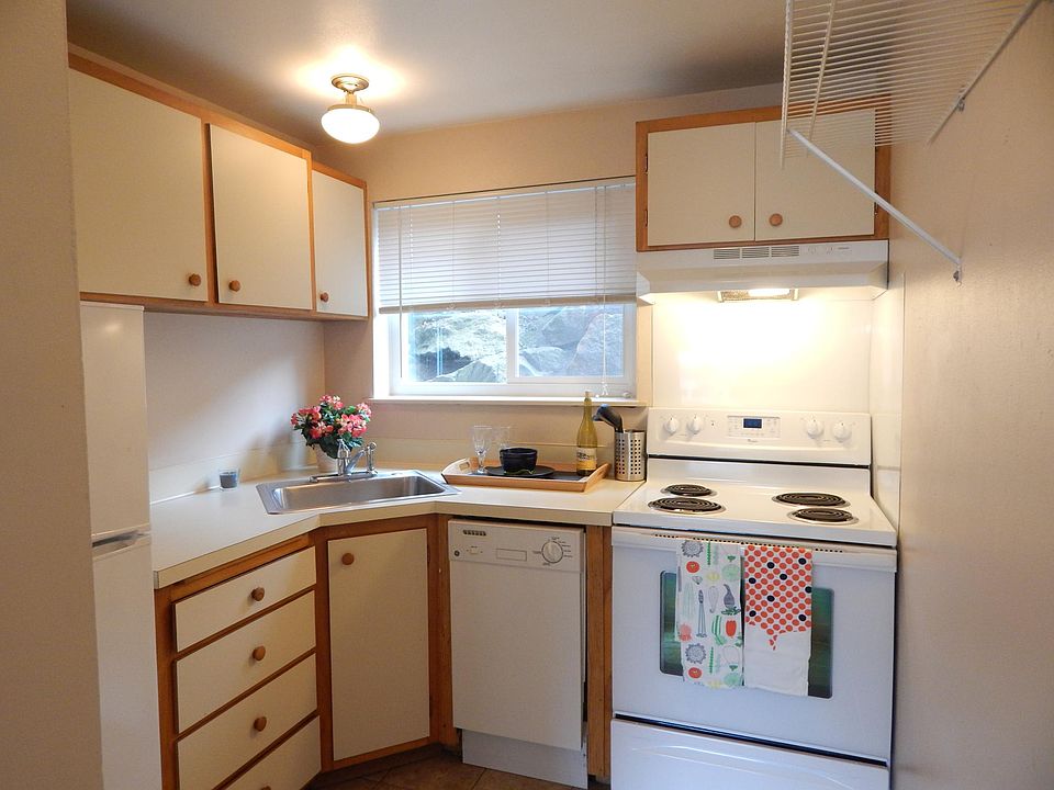 1st image of 2515 14th Ave W APT 18