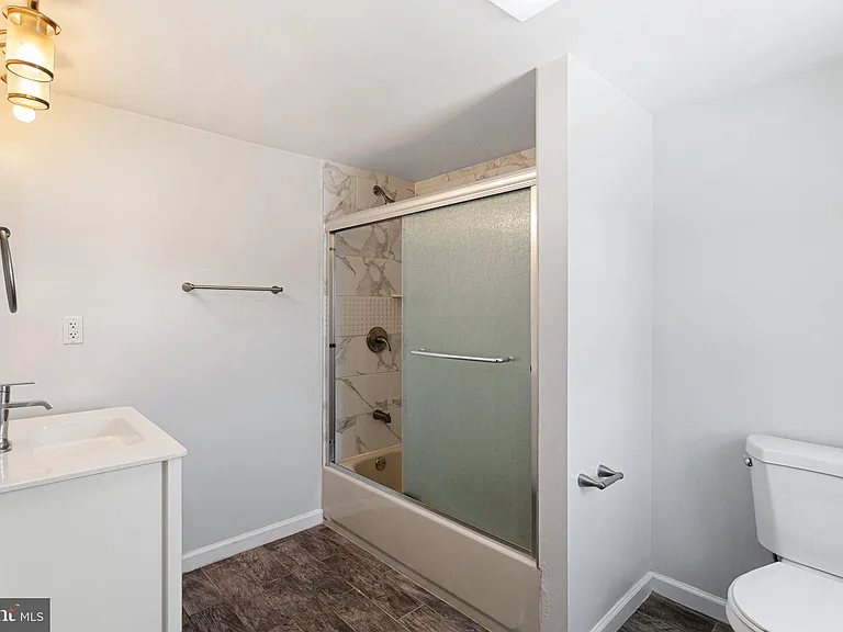 2209 E Huntingdon St — Photo 10