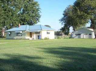 713 W Cyrus St, Farmersburg, IN 47850