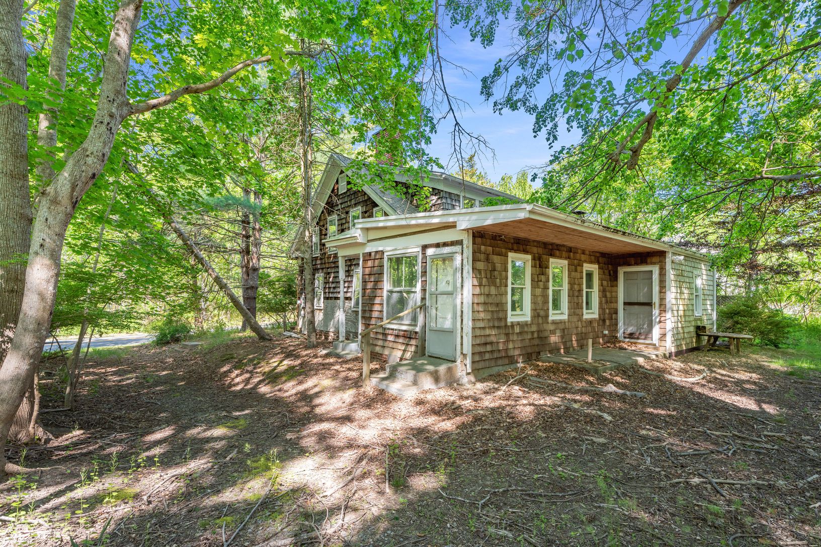  House is uninhabitable. Do not enter.