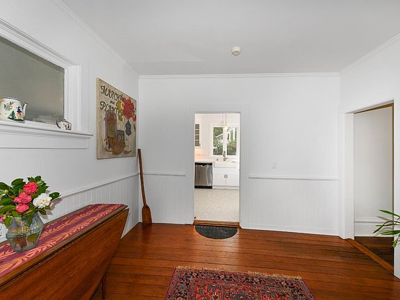 4th image of 1217 Edwards Street
