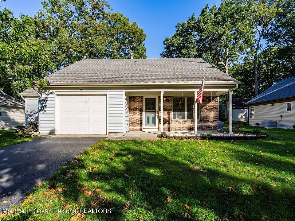 1st image of 546 Petunia Lane N