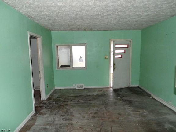 2nd image of 158 E Emerling Ave
