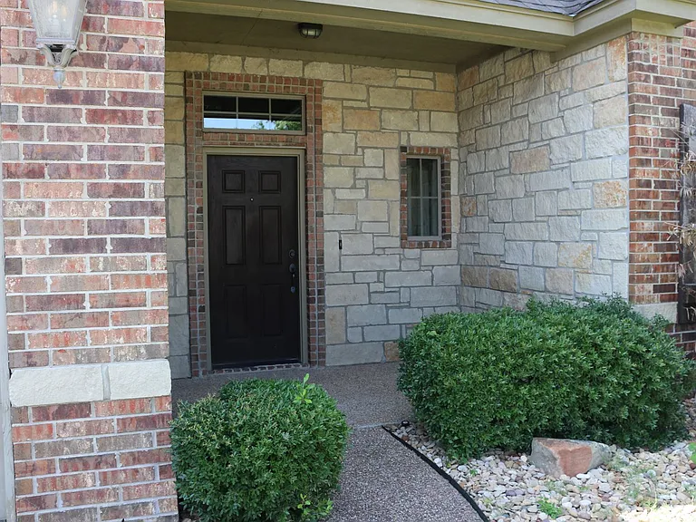 3116 Stallion Dr — Photo 3