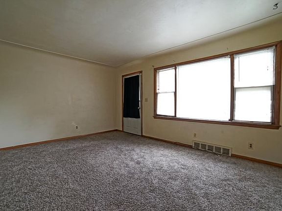 5th image of 2460 Cherry Hill Ave