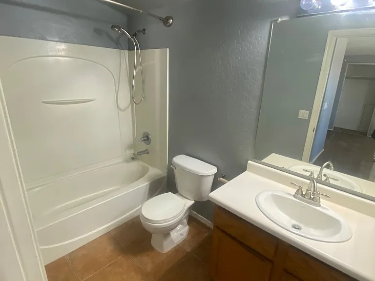 454 N Alder Ct — Photo 6