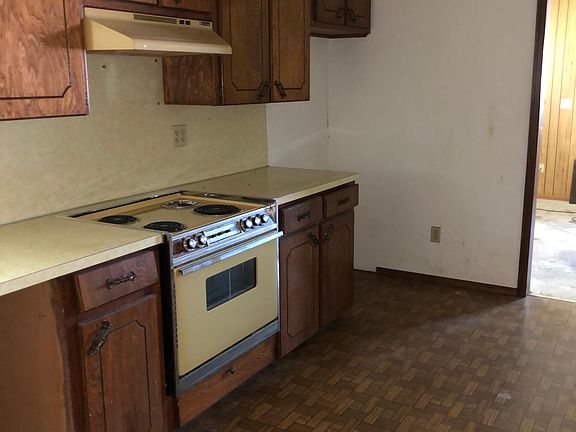 5th image of 8501 S Shartel Ave