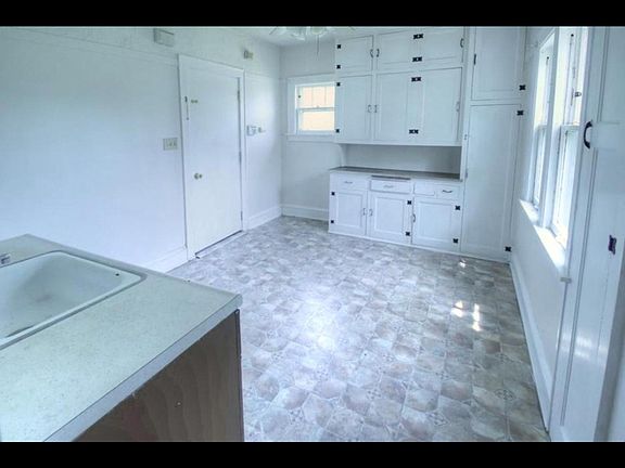 5th image of 6216 W Richmond Ave #B