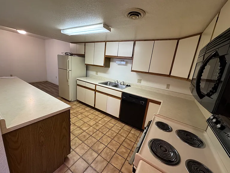 Clifton Height Apartments — Photo 33
