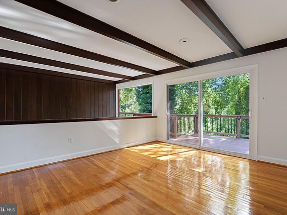 4th image of 7712 Lookout Ct