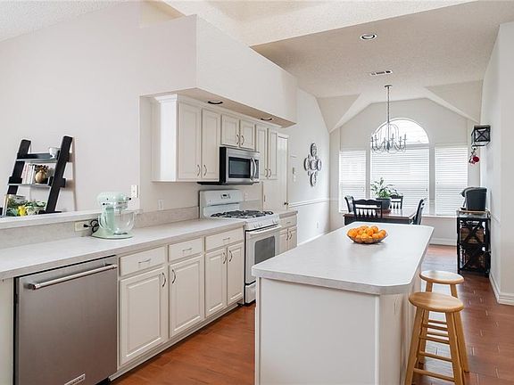 2nd image of 3501 Almond Ln