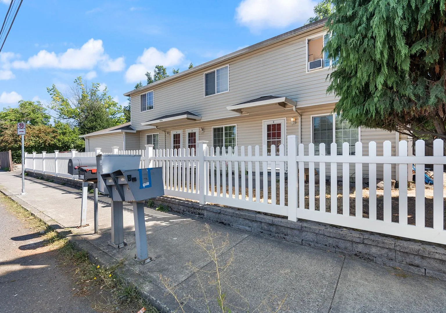 1936 SE 162nd Ave — Photo 2